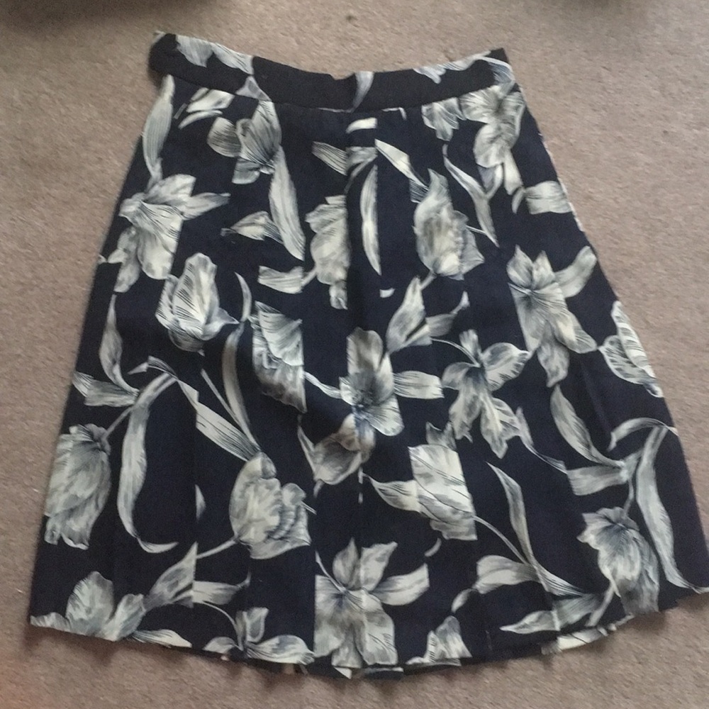 Navy Blue with White Tulips Skirt by Baronesa